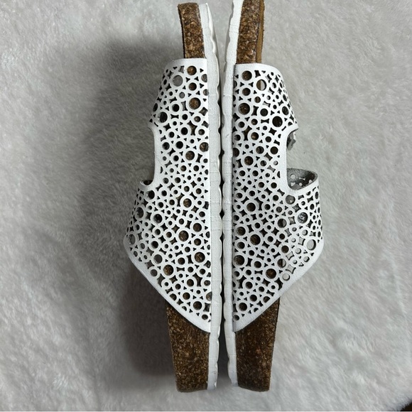 Bio-Gold Women's White Die-Cut Dual Buckle Strap Sandals Size 9.5 - Picture 4 of 8